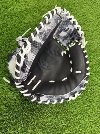Bomber Commander Series catchers mitt 33in
